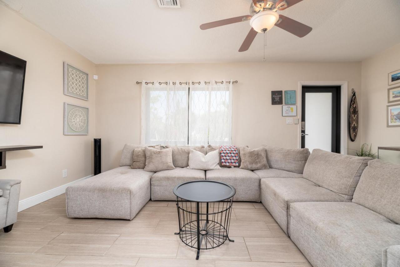 Home At Poinsettia Heights 포트 로더데일 외부 사진